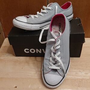 Converse Size 5 Gray and Pink Low-Top Sneakers
